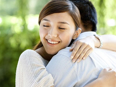 Đàn bà muốn được yêu, phải "ngu" một tí
