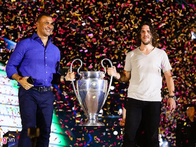 Fan thích thú khi Puyol nói xin chào bằng tiếng Việt