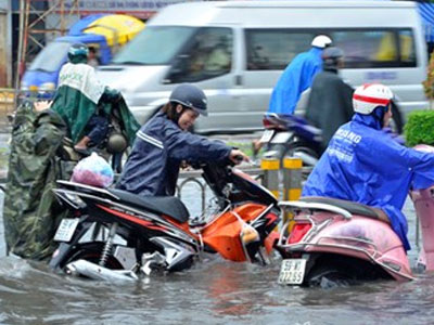 Lát đá vỉa hè, mua xe triệu đô chống ngập ở TPHCM: Sai lầm!