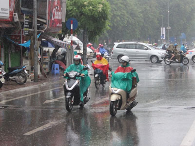 Miền Bắc mưa to, miền Nam nắng nóng