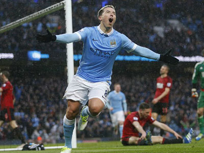 Man City thắng ngược, thu hẹp khoảng cách với Arsenal