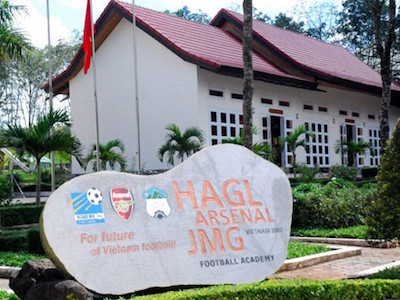 Bầu Đức thế chấp học viện bóng đá để vay vốn ngân hàng