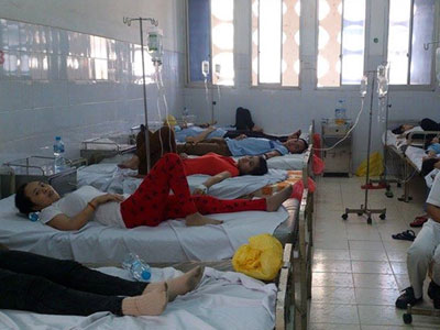 Sau bữa cơm trưa ở công ty, hàng chục công nhân nhập viện