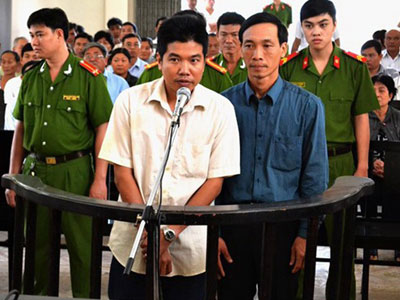Hai cựu cảnh sát bị cáo buộc đánh chết người ở miền Tây