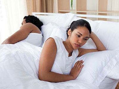 Nên làm gì khi chuyện yêu của chồng quá kém?