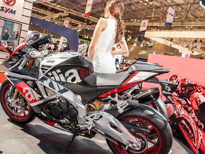 Chi tiết siêu mô tô Aprilia RSV4 RF 2016 tại Sài Gòn
