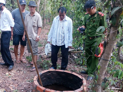 Một phụ nữ chết cháy dưới giếng hoang