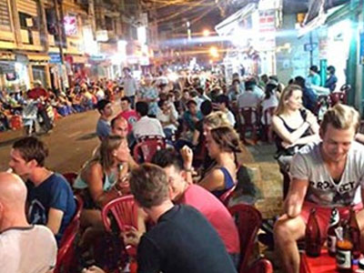 Góc khuất Sài Thành: Mại dâm Tây ở phố Tây