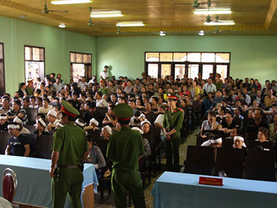 Nối mạng trực tuyến từ phòng xử án