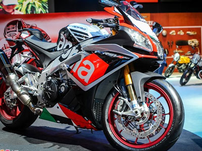 Siêu môtô hiếm Aprilia RSV4 RF 2016 đầu tiên tại Việt Nam