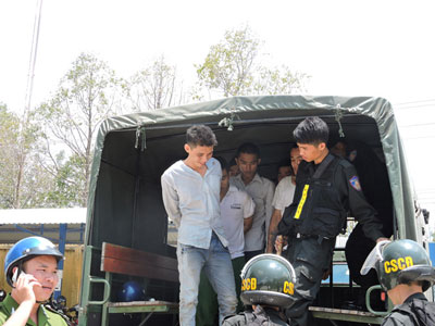 Học viên cai nghiện trốn trại chặn cả công an xã để "mượn" xe máy