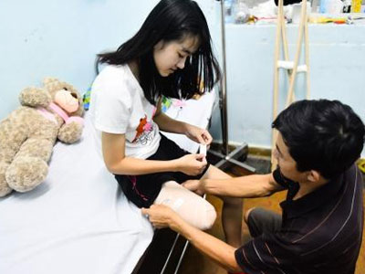 Nữ sinh bị cưa chân: Phải nộp 23 triệu tiền viện phí?