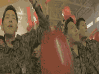 Tập cuối "Hậu Duệ Mặt Trời": Yoo Shi Jin vứt bỏ hình tượng để... quẩy theo Red Velvet