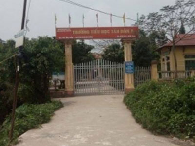 Dâm ô nữ sinh bị phát hiện, kẻ xăm hình bọ cạp bỏ chạy... rơi cả dép