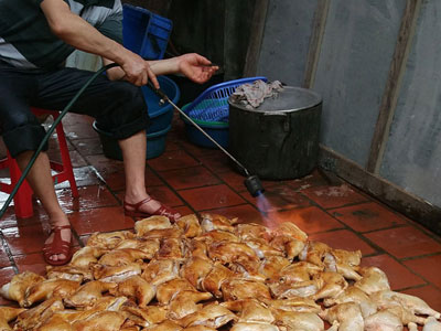 Hà Nội: Bán thực phẩm bẩn sẽ bị “bêu tên” trên loa phường