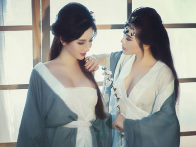 "Hai nàng Kiều" bị chỉ trích quá sexy, người trong cuộc nói gì?