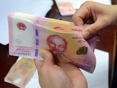 Tiền lưu niệm 100 đồng sẽ bán vào thứ 5, thứ 6 hàng tuần