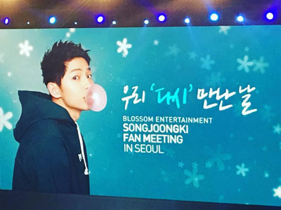 Clip: Song Joong Ki hát khiến hơn 4.000 fan hò hét điên đảo