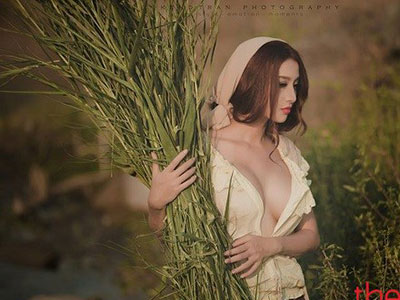 Khó cưỡng trước vẻ sexy của "cô gái nông thôn" đi gặt cỏ bò sữa