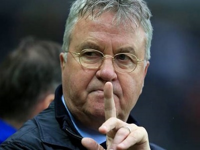 Guus Hiddink tố học trò ở Chelsea giữ chân cho Euro 2016