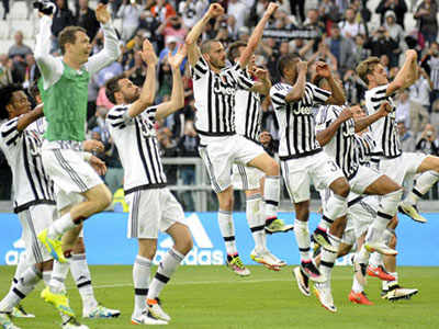 Juventus trút mưa bàn thắng, chạm một tay vào scudetto