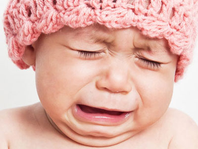 10 mẹo hữu ích dỗ trẻ sơ sinh nín khóc ngay lập tức