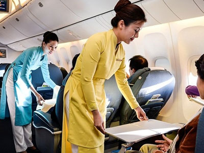 Nghẹt thở cứu sống hành khách “sốc phản vệ” đi máy bay