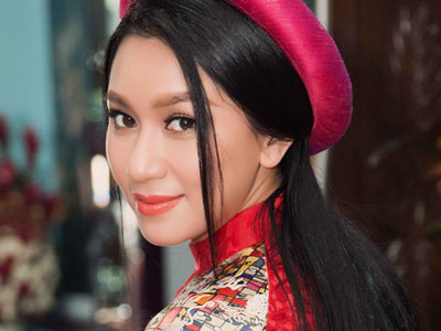 "Người cũ" của Lý Hùng bất ngờ về nước với nhan sắc khó tin