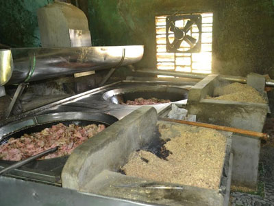 Hàng tấn mỡ bẩn chế biến gần nhà vệ sinh ở Đà Nẵng "trôi" về đâu?
