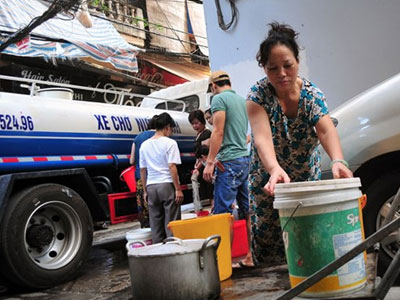 Đến hẹn lại lo... vỡ đường ống nước sông Đà