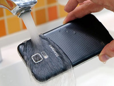 Galaxy S5 hoạt động tốt sau 7 tháng thất lạc dưới mưa tuyết
