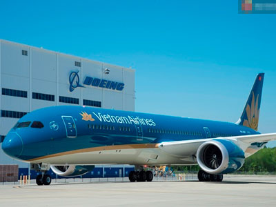 Hình ảnh đầu tiên về chiếc máy bay Boeing 787 của VNA vừa có màn trình diễn ấn tượng tại Mỹ