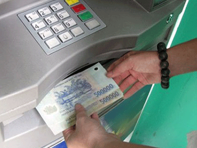 Ngơ ngác vì tiền tiết kiệm trong thẻ ATM tự “bốc hơi”