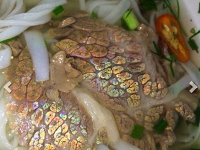 Hà Nội: Xôn xao ăn phở phát hiện thịt bò có 7 sắc cầu vồng