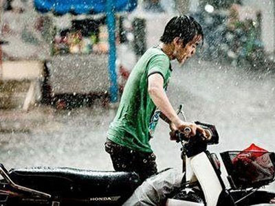 Không dám công khai tình yêu vì bạn trai đi xe "cùi bắp"