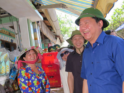 Bí thư Đinh La Thăng: Còn nơi không có trường cấp 3 thì sao đáng sống
