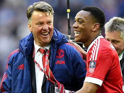 Martial bị kiểm tra doping sau bàn thắng vàng