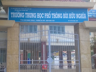 Nam sinh rơi từ lầu 3 trong giờ ra chơi