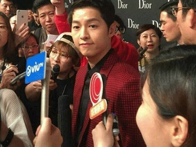 Song Joong Ki ở Hong Kong: Fan cuồng, đồng nghiệp khó chịu