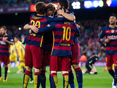 Suarez lập poker thứ hai liên tiếp, Barca thắng trận kiểu quần vợt