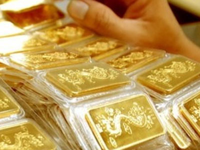 Vàng tiếp tục giảm, giá dầu tăng nhiệt