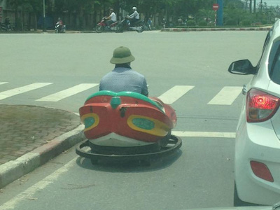 Chiếc xe "thần thánh" bất ngờ xuất hiện trên đường phố Vinh