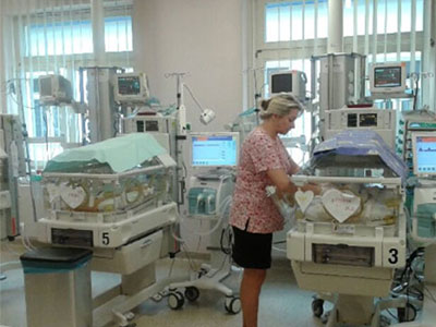 Mẹ qua đời vẫn nuôi sống con trong bụng thêm 2 tháng