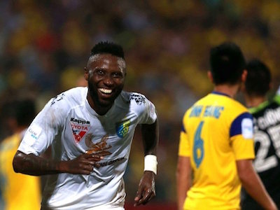 Vượt Công Vinh, Hoàng Vũ Samson trở thành chân sút số 1 lịch sử V.League