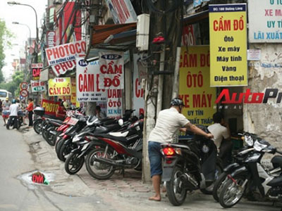 "Bí" tiền tiêu, đánh liều đi thuê xe ô tô về bán
