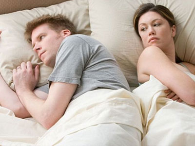 Mỗi lần chủ động "gần gũi" với chồng tôi lại bị anh mắng là "đồ đàn bà hư hỏng"