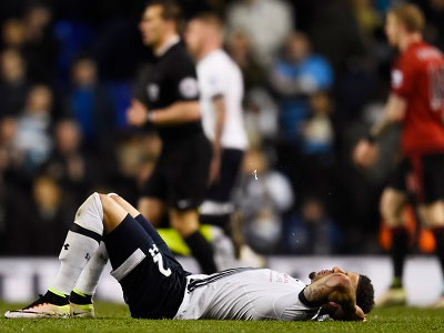Tottenham sẩy chân, Leicester tiến sát tới ngôi vương