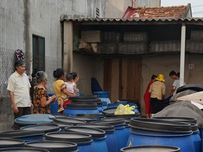 Sợ cá chết, người Quảng Bình đổ xô mua mắm muối dự trữ