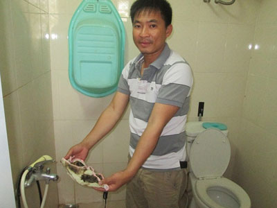 Xí nghiệp nước sạch nói gì về chung cư có nước sạch như… nước cống?