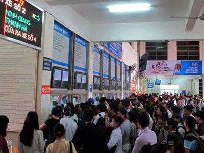 Nghỉ lễ 30/4: Ồ ạt hủy đi biển, đổ xô lên núi
